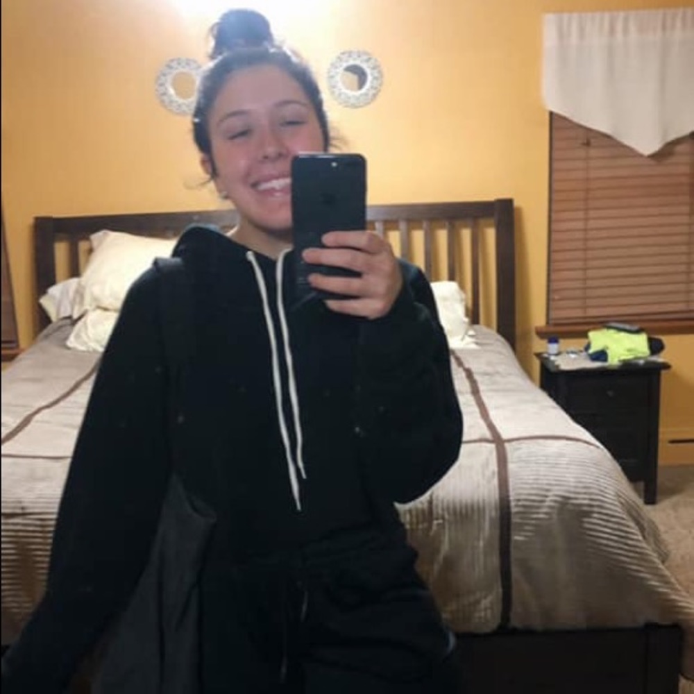 Meet your Posher, Cortney